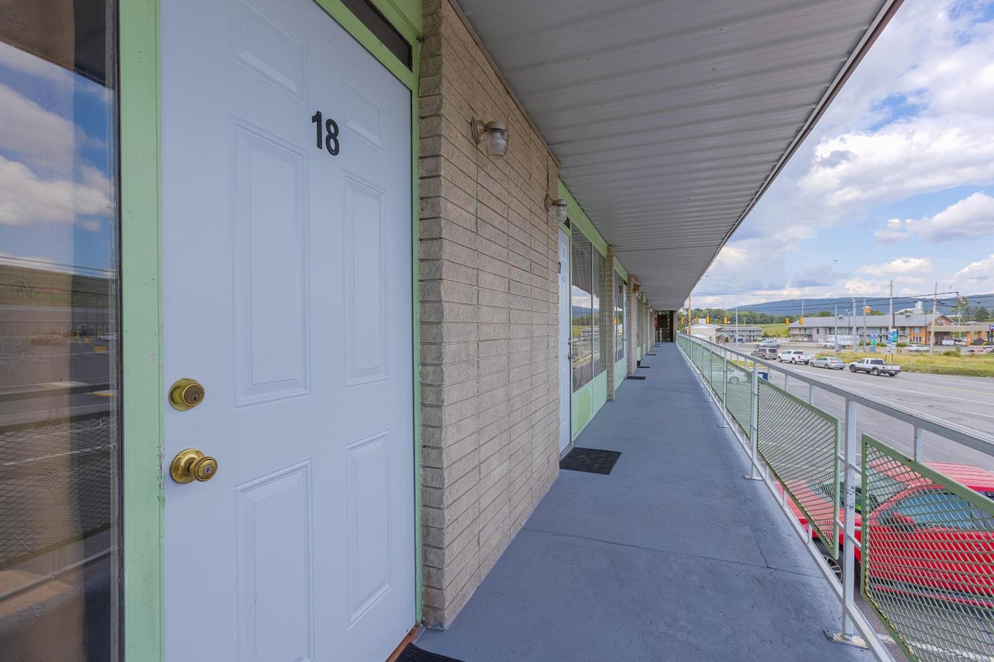 Sonrise Inn Lincoln Hwy By Oyo Breezewood Exterior foto