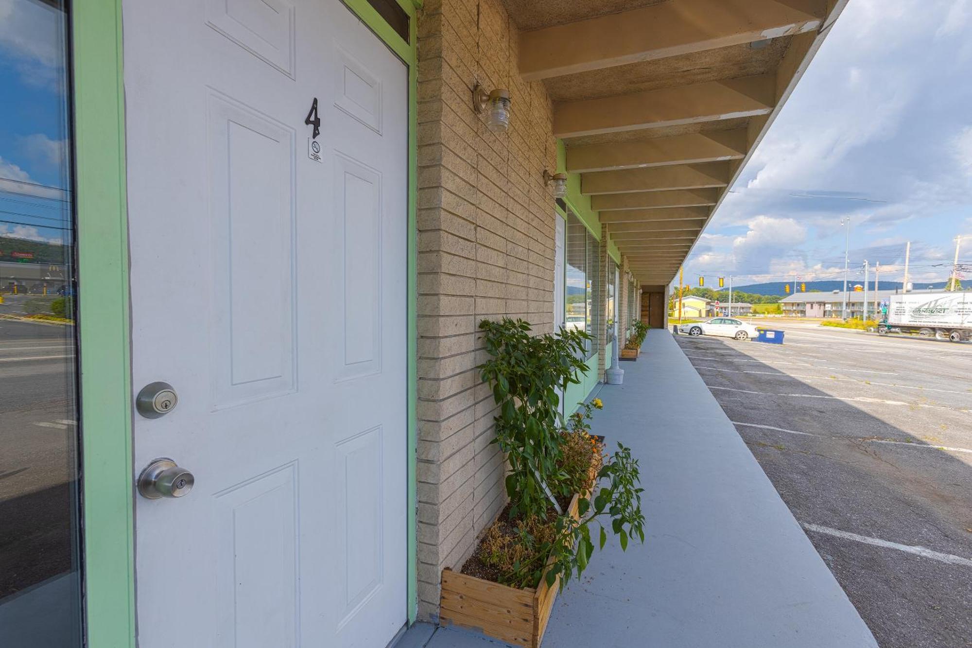 Sonrise Inn Lincoln Hwy By Oyo Breezewood Exterior foto