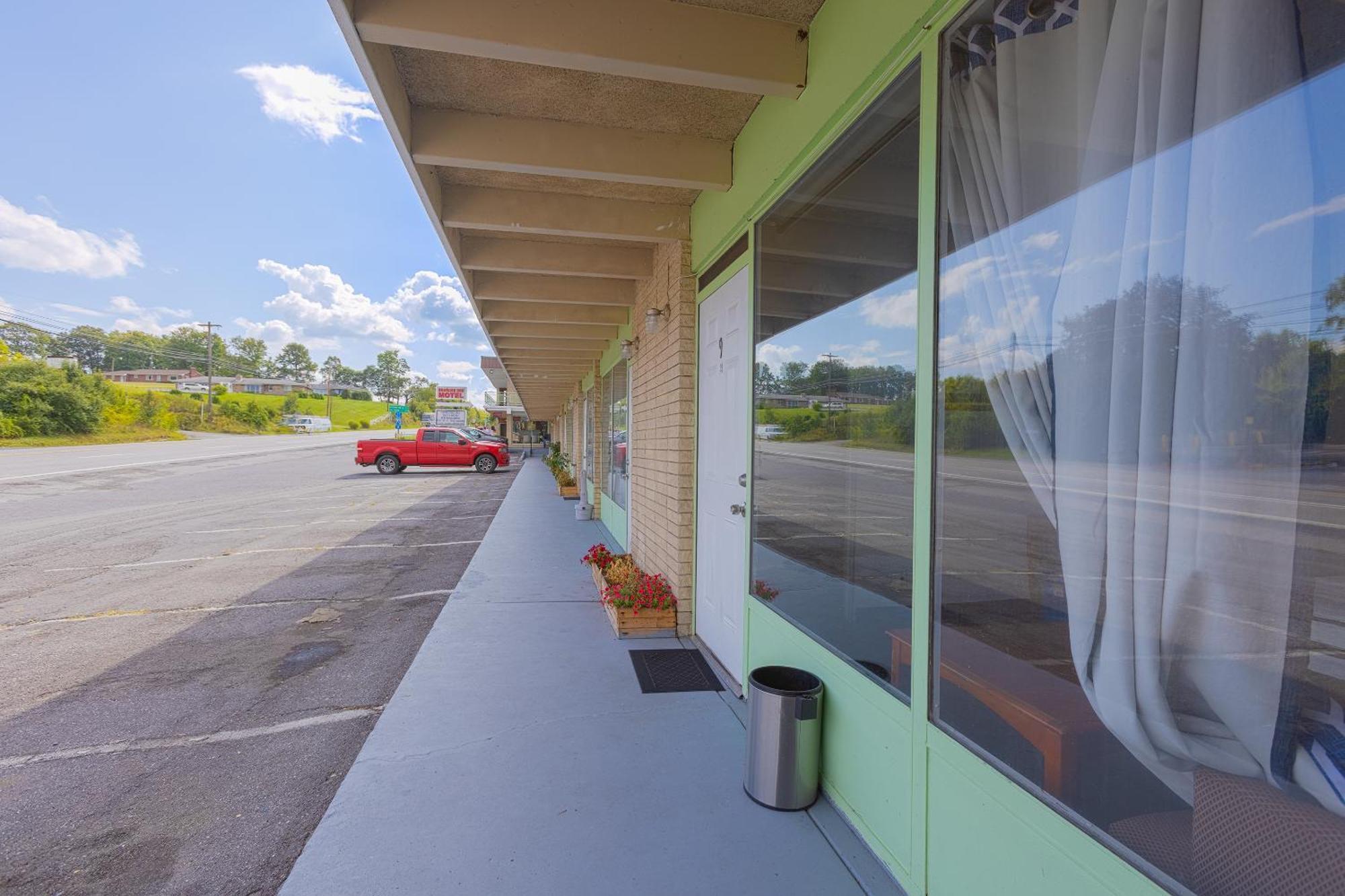 Sonrise Inn Lincoln Hwy By Oyo Breezewood Exterior foto