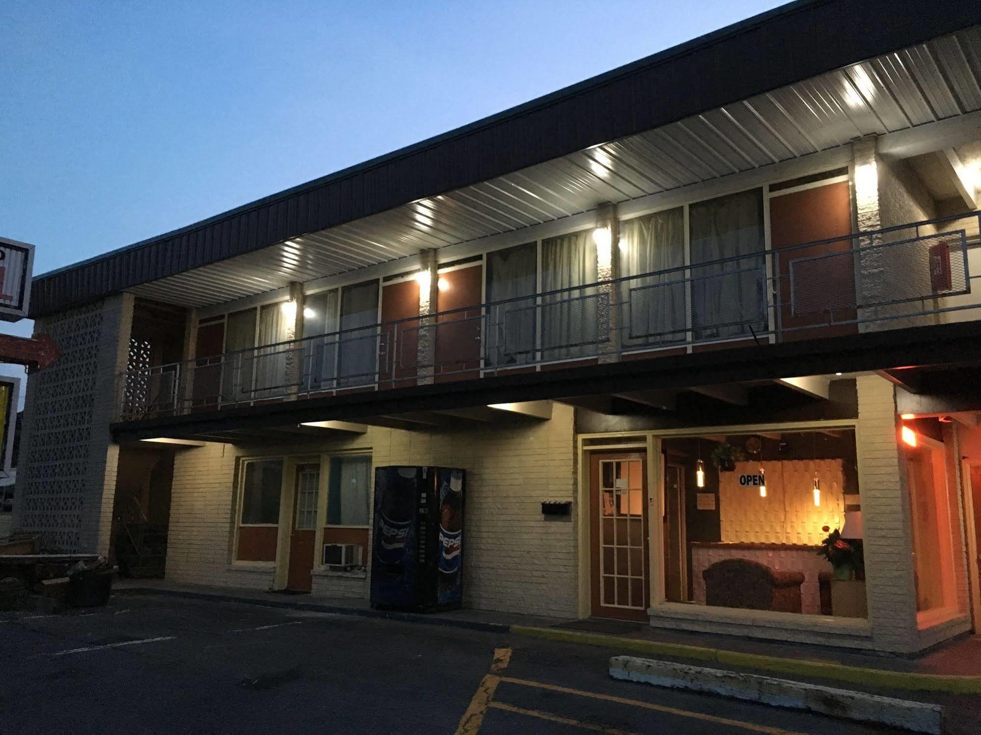 Sonrise Inn Lincoln Hwy By Oyo Breezewood Exterior foto